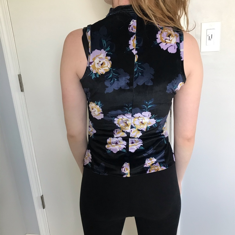 Velour no sleeve top - Picture 2 of 5
